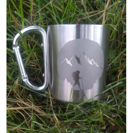 Hrnek s karabinou - Turistka