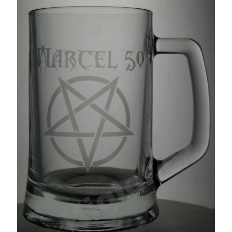 Dárek pro rockera a metalistu – půllitr s pentagramem a jménem