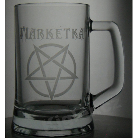 Dárek pro rockera a metalistu – půllitr s pentagramem a jménem