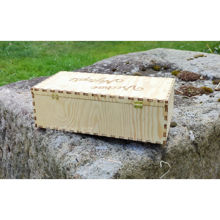 Šálky na kávu v dárkové bedýnce se zdobeným víkem