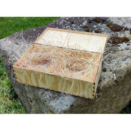 Šálky na kávu v dárkové bedýnce se zdobeným víkem