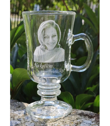 Sklenička na kávu a čaj s vlastním obrázkem, textem nebo jménem na přání