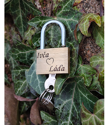 Zámek lásky se jmény – gravírování laserem, které vydrží