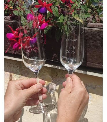 Sklenička na šampaňské s gravírováním na přání - svatební skleničky
