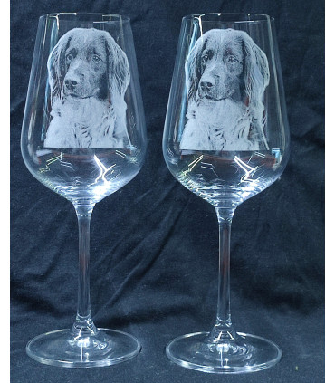 Sklenice na víno s gravírováním na přání – dárek, který potěší!