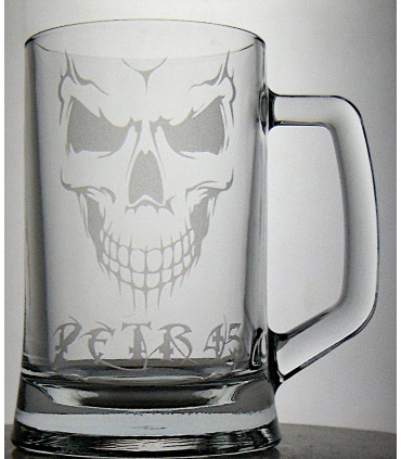 Metalový půllitr s lebkou - dárek pro příznivce tvrdé hudby