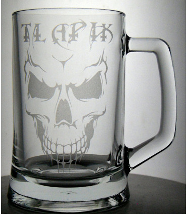 Metalový půllitr s lebkou - dárek pro příznivce tvrdé hudby
