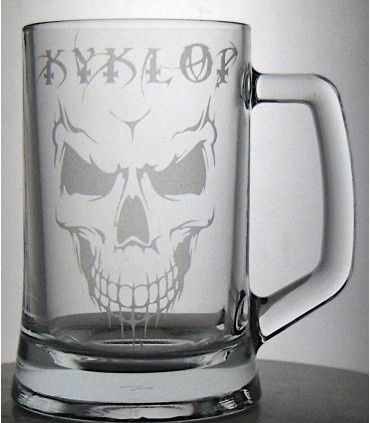 Metalový půllitr s lebkou - dárek pro příznivce tvrdé hudby