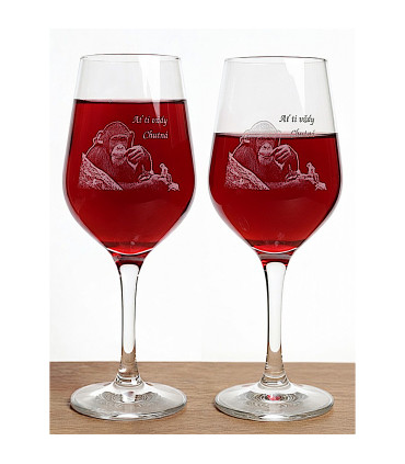 Sklenice na víno s gravírováním na přání – dárek, který potěší!