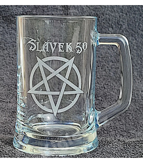 Dárek pro rockera a metalistu – půllitr s pentagramem a jménem